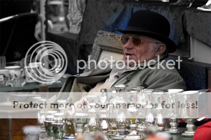Vendedor del Flohmarkt, Viena / Verkäufer auf dem Wiener Flohmarkt www.rumboanada.com; photo by Pedro Escobar García Wiener Flohmarkt www.rumboanada.com